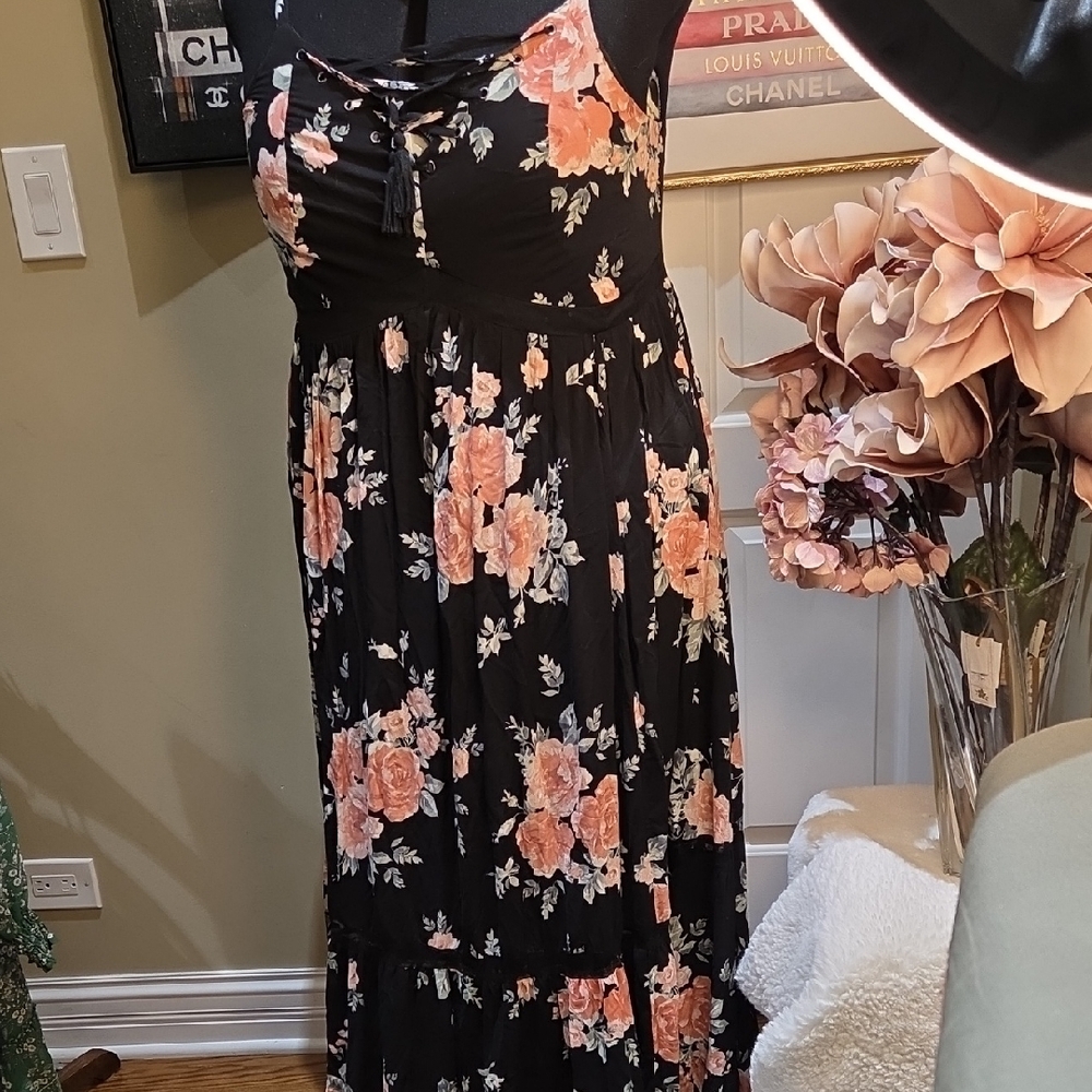 Nwot 1X Torrid Black Floral Lace-Up Maxi Dress with Peach Blooms